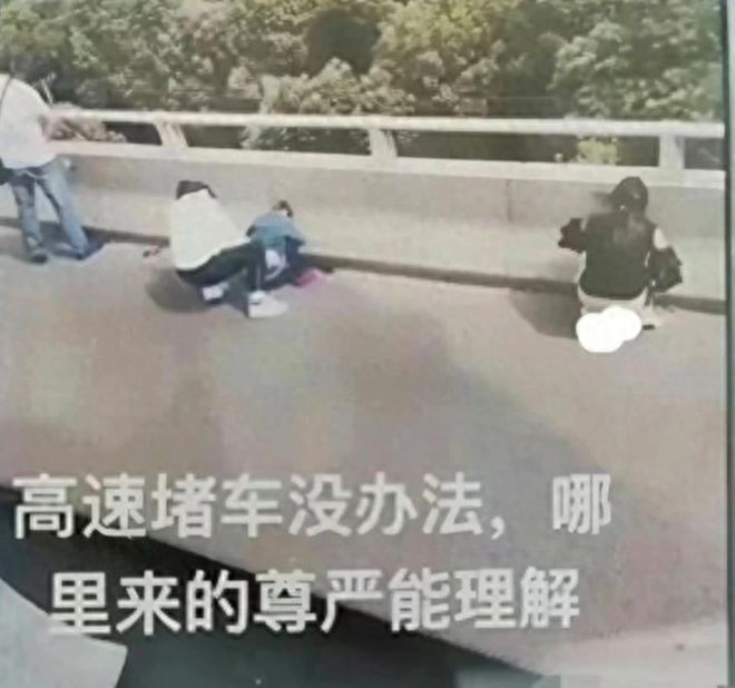 可以在高速公路上增设更多的休息站和服务区